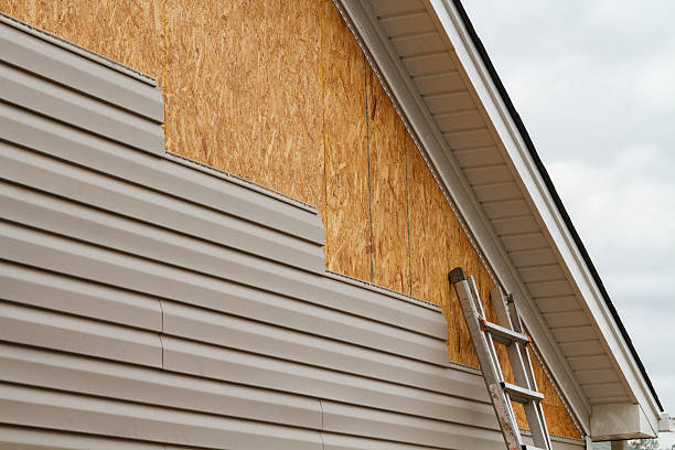 Professional Siding Installation technician working in Greenville, FL